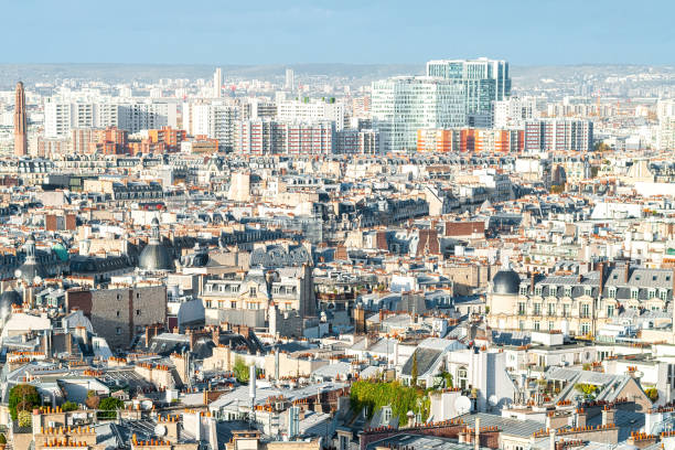 paisagem urbana de paris. - paris france roof apartment aerial view - fotografias e filmes do acervo