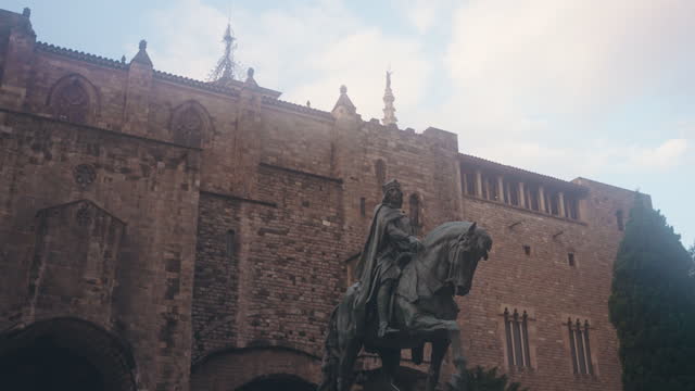 Statue of Count Ramon Berenguer IV on Placa Ramon Berenguer el Gran