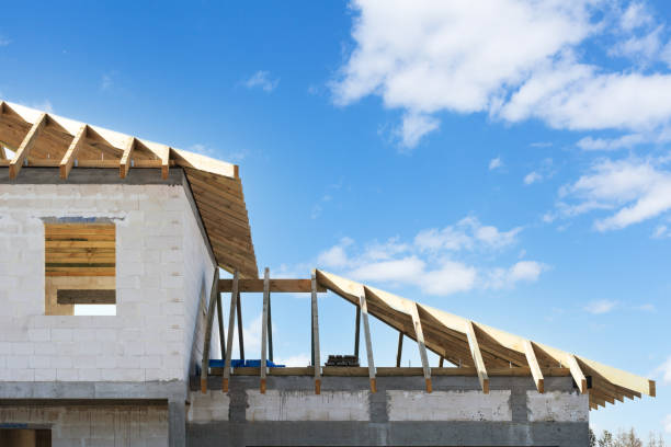 construction of house and roof with wooden framework - roof tile architectural detail architecture and buildings built structure imagens e fotografias de stock