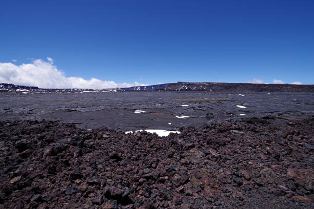 istock Moku'aweoweo caldera on Mauna Loa 1445532402