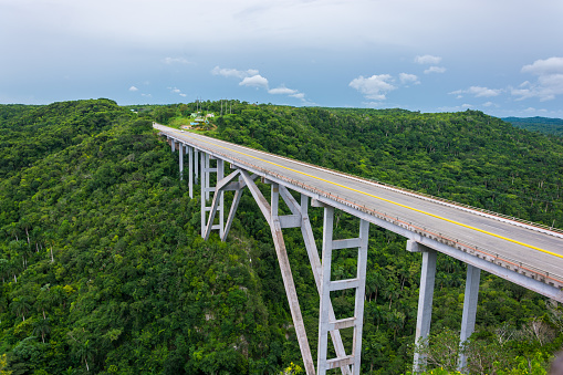 he bridge marks the border between the provinces of Mayabeque and Matanzas. It is the longest and highest bridge across Cuba, with just over 314 m. long and 103 m. height. It is considered one of the wonders of Cuban civil engineering.