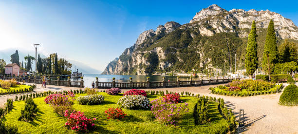 Paisaje en Riva del Garda - Lago de Garda - foto de stock