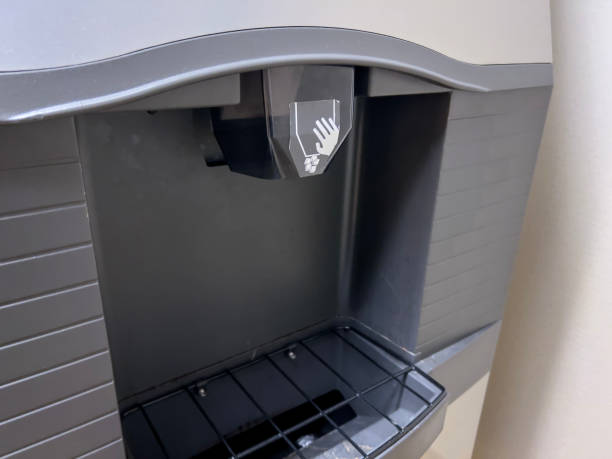 istock Selective focus, close up view of an ice machine inside a hotel 1445576998