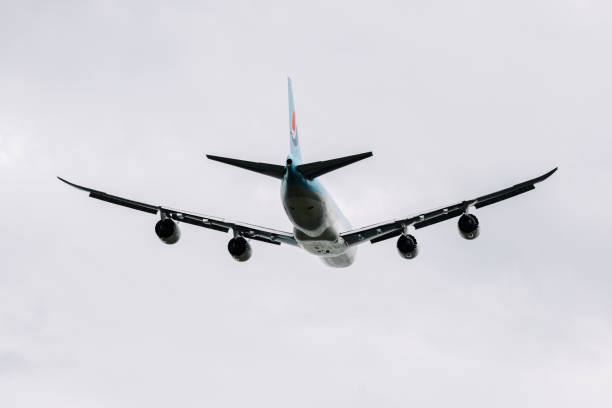 飛行機のスカイ  - boeing boeing 747 airplane cargo container ストックフォトと画像