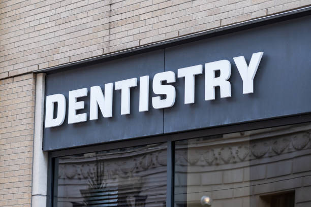 istock Dentistry street signon the building 1445603709