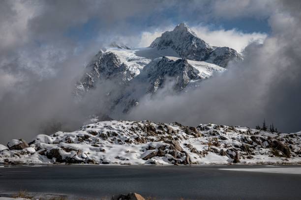 Distant view of the Mount Shuksan in the North Cascades National Park, Washington, United States A distant view of the Mount Shuksan in the North Cascades National Park, Washington, United States mt shuksan stock pictures, royalty-free photos & images