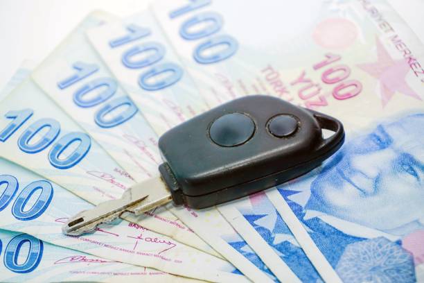 istock Black car key on the 100 Turkish lira banknotes 1445640817
