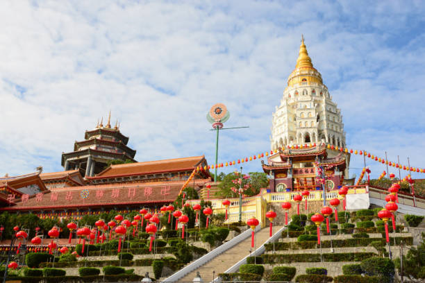 The Kek Lok Si temple with the pagoda that is built in three styles, burmese, thai and chinese.\nThe pagoda of Ten Thousand Buddhas.