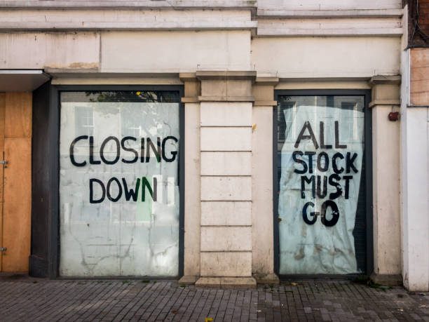 Closed Down Empty Shop A Closed Down Empty Shop On A Town High Street facade store old built structure stock pictures, royalty-free photos & images