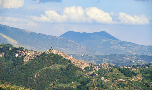 skyline di olevano romano, lazio italia - lazio foto e immagini stock