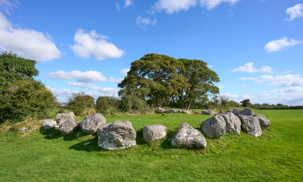 prehistoryczny kamienny krąg carrowmore w południowej irlandii - carrowmore zdjęcia i obrazy z banku zdjęć