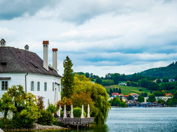 istock Building at the lake in Hallstatt 1445802699