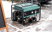 tragbarer-elektrischer-generator-der-im-