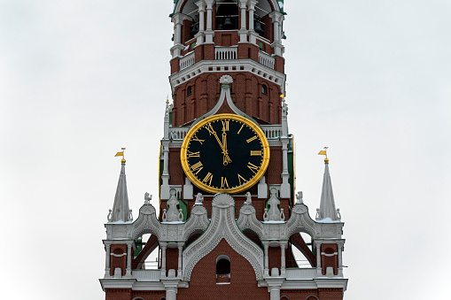 12 hours on the chimes of the Spasskaya Tower of the Moscow Kremlin on a winter day.