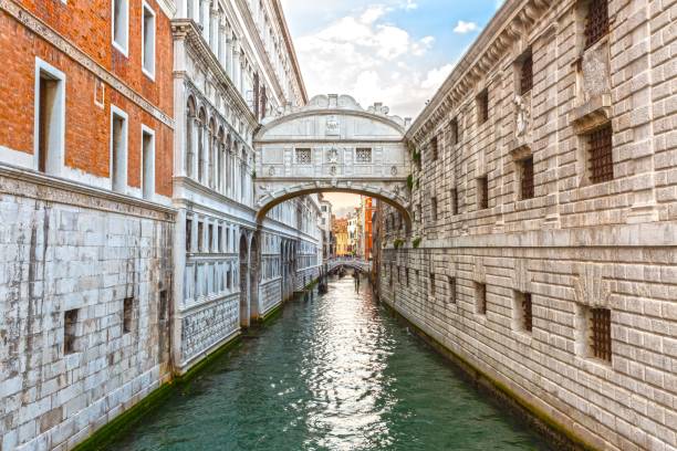 most westchnień, most kanałowy w wenecji, włochy - bridge of sighs zdjęcia i obrazy z banku zdjęć