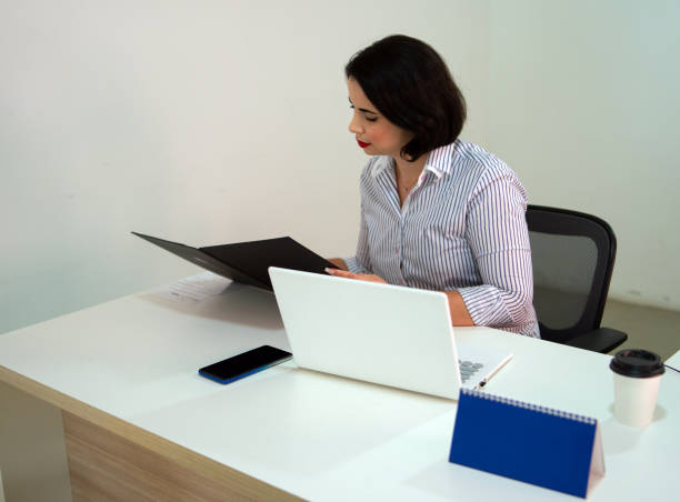 istock Business women 1445987200