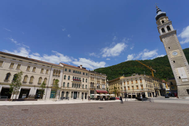 edifícios históricos de valdobbiadene, veneto, italy - tower treviso veneto palace - fotografias e filmes do acervo