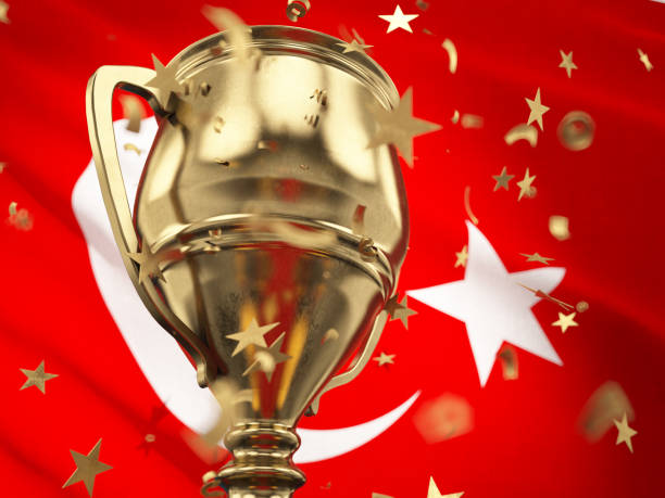 чемпионат турции концептуал звездчатые конфетти, падающие на золотой трофейный кубок с турецким флагом - tbl стоковые фото и изображения