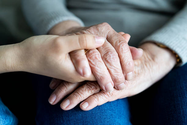 Young hand holding old hands of a woman - fotografia de stock