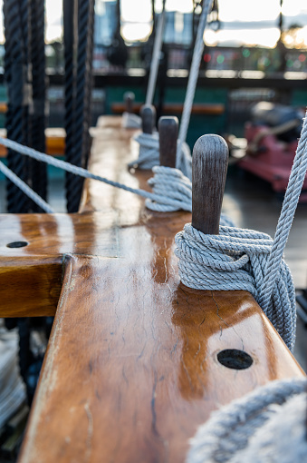 Group of ropes that keep the crossing of a sailboat safe.