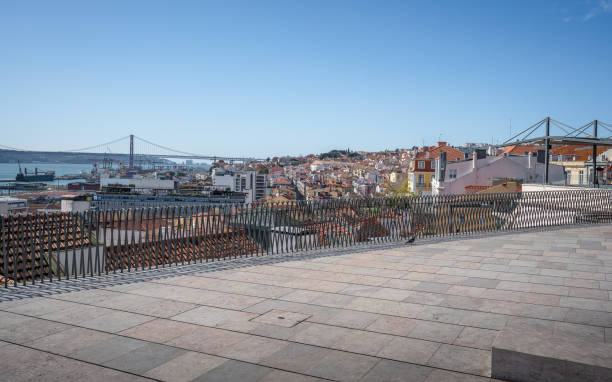 point de vue miradouro de santa catarina - lisbonne, portugal - santa catarina lisbonne photos et images de collection
