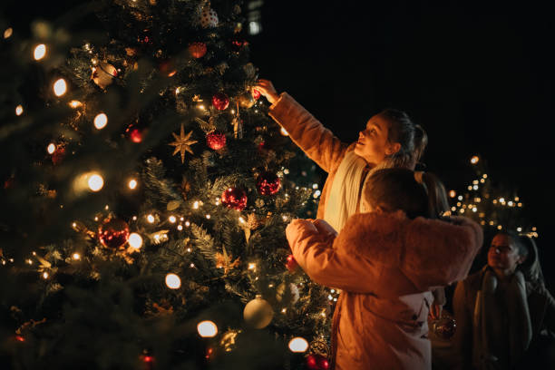 istock Family Christmas activities 1446115518