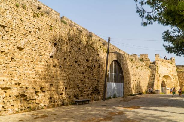 stone city walls of famagusta in cyprus - famagusta imagens e fotografias de stock