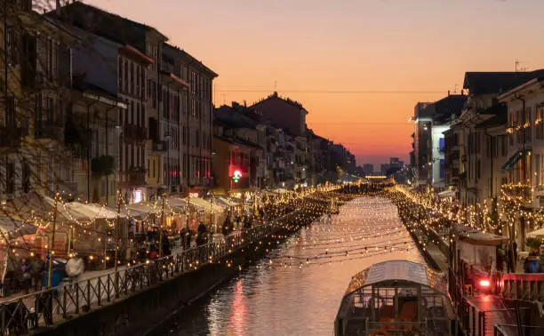 I naviglio di Milano con le luci di Natale