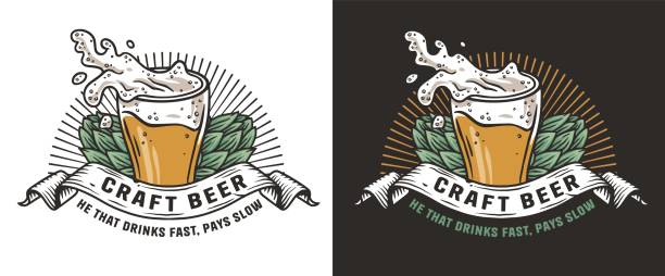 illustrations, cliparts, dessins animés et icônes de verre à bière avec éclaboussures mousse et houblon pour emblème de bar ou de pub. conception du logo de la brasserie avec tasse, houblon et mousse pour la boutique d’artisanat ou l’étiquette de bière - steep