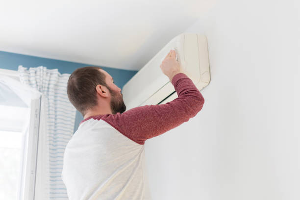 istock Caucasian man cleaning air conditioner 1446211927