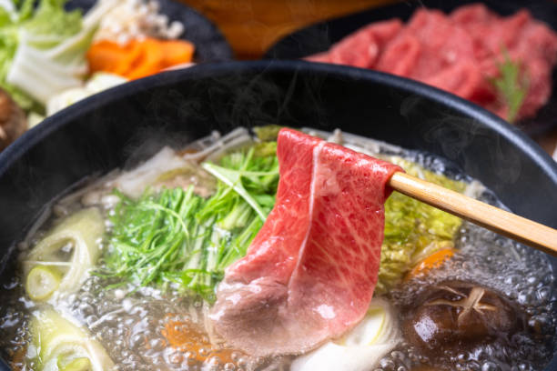 牛肉しゃぶしゃぶ - shabushabu ストックフォトと画像