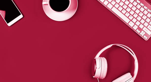 istock banner on Viva Magenta color background, flat layout, home office, online training, webinars, seminars, blogging training 1446259823