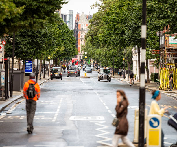 typowa londyńska scena uliczna - bicycle london england cycling safety zdjęcia i obrazy z banku zdjęć