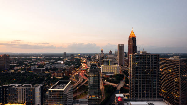istock traffic flowing into the city 1446326733