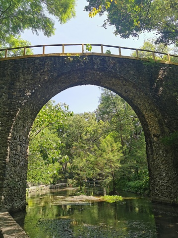 Parque Chapultepec en Cuernavaca, México. Puente ferroviario photo
