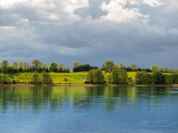 lago masurian distrito - masuren fotografías e imágenes de stock