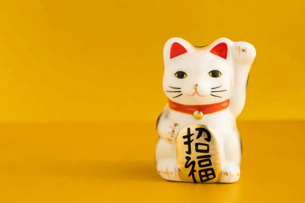 beckoning cat, lucky cat, japan, figurine