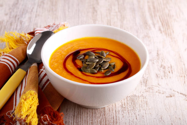 sopa picante de calabaza - pumpkin soup soup cup pumpkin fotografías e imágenes de stock