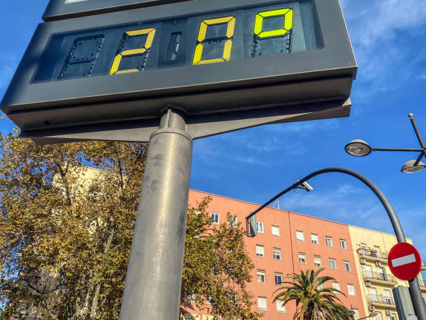 istock Twenty degrees celsius in the city 1446532187
