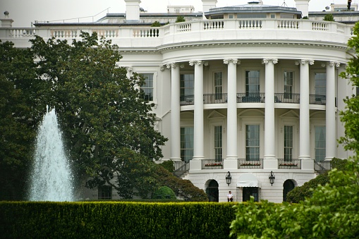 Daytime view of the southern facade of the white house with it’s semi-circular portico (Washington DC).