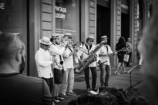 Florence, Italy – September 14, 2021: A grayscale of street artists performing in front of a shop in Florence Italy