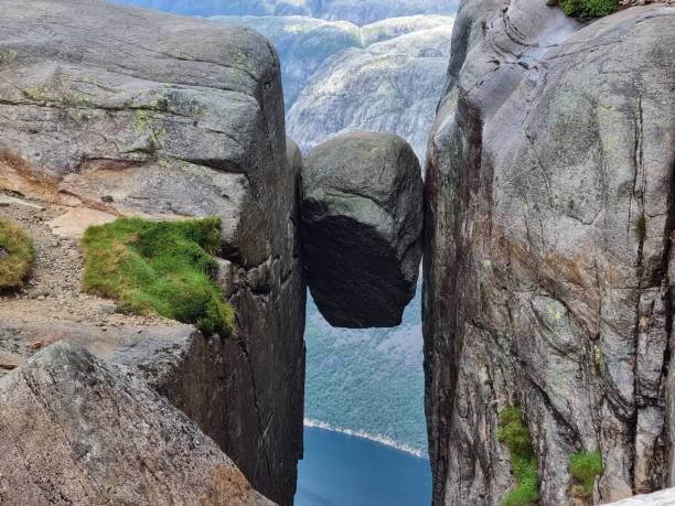 istock Stone stuck between two rocks on a cloudy day 1446627315