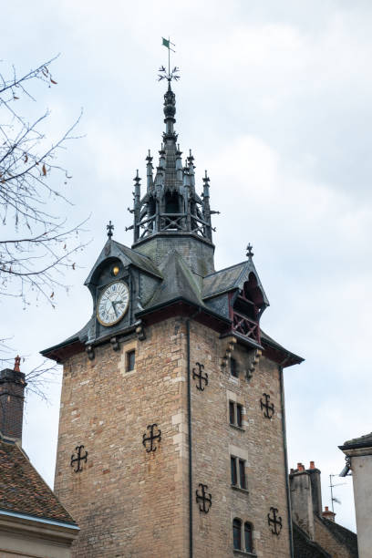 widok na dzwonnicę beffroi de beaune w mieście beaune - côte d'or zdjęcia i obrazy z banku zdjęć