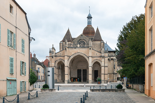 view of the church through a small street, near the famous Hôtel-Dieu in the city of Beaune. 01/06/2022 - Pl. du Général Leclerc, 21200 Beaune, in the Côte-d'Or department in the Bourgogne-Franche-Comté region, France