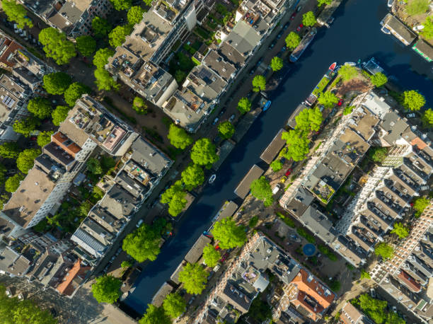 vista aérea de las calles, canales y apartamentos amsterdam oud-west - amsterdam canal netherlands dutch culture fotografías e imágenes de stock