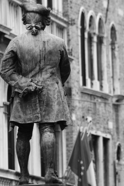 estátua de carlo goldoni - veneza - carlo goldoni - fotografias e filmes do acervo