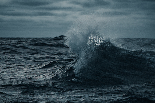 The shape of the sea: waves crashing