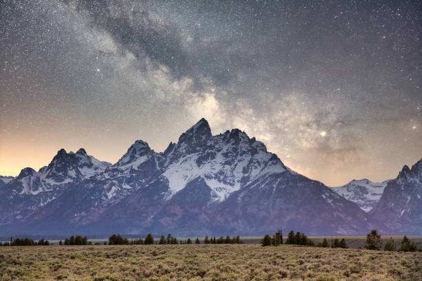 grand teton nationalpark bei nacht - jackson hole stock-fotos und bilder