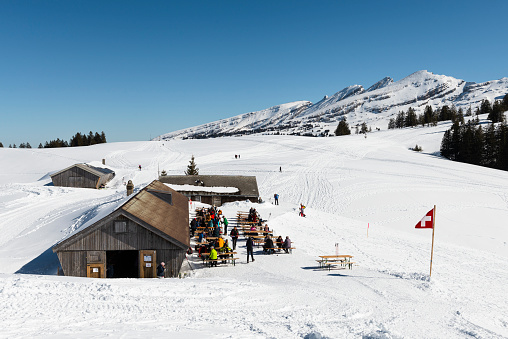 Almwirtschaft Vorder Höhi im Winter vor den Churfirsten, St.Gallen, Schweiz