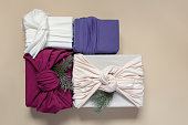 zero-waste-geschenkverpackung-traditioneller-japanischer-furoshiki-stil.jpg?b=1&s=170x170&k=20&c=8eOFplUWfsn9-HmMDXm4OG-RUU9z-LrxbVgLvWM1EAc=
